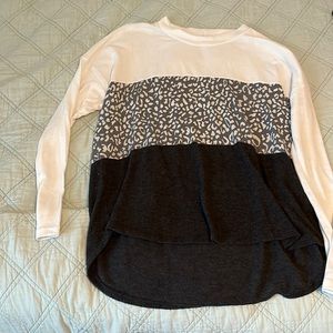 Women’s longe sleeve top